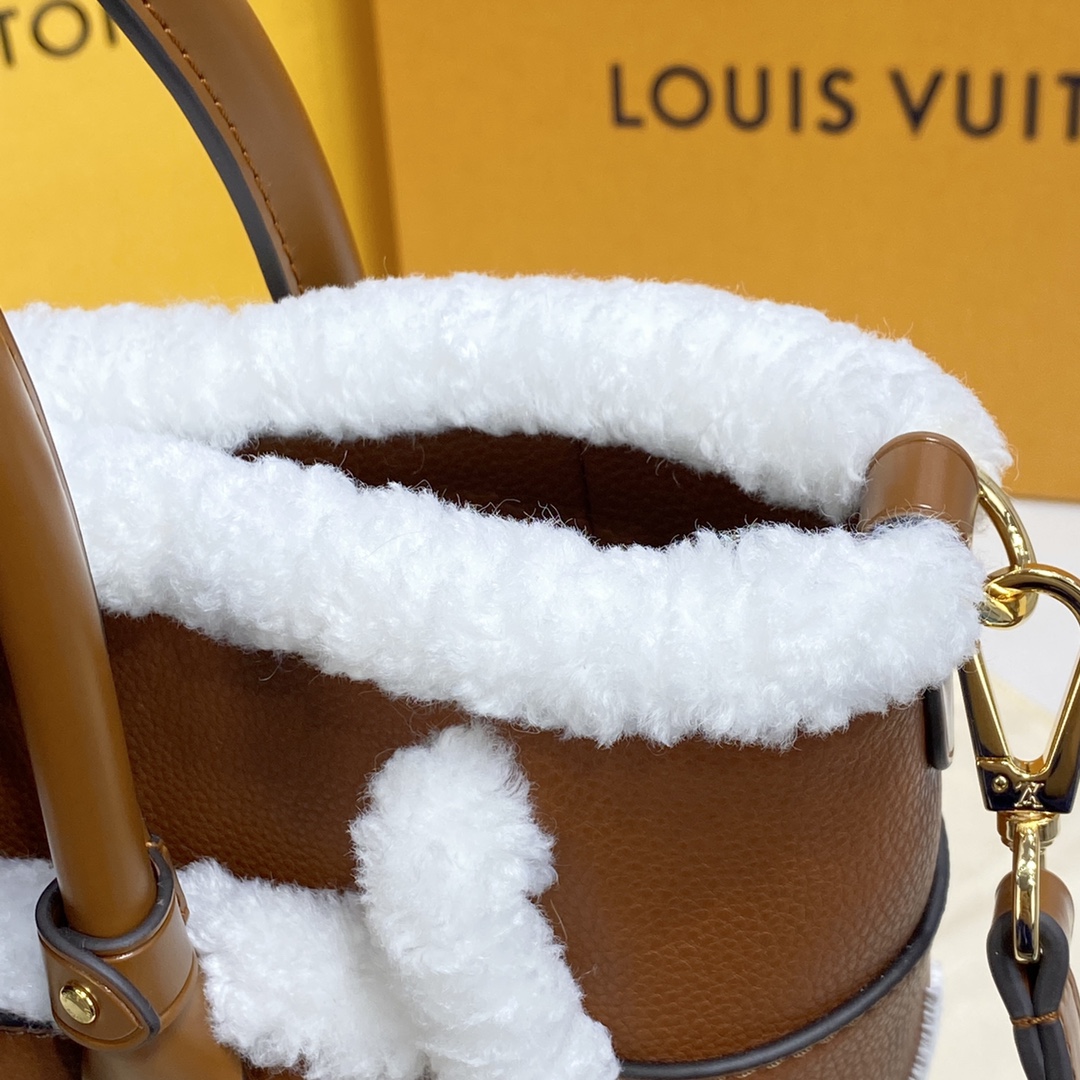 Louis Vuitton ON MY SIDE PM Tote Bag M58918 Caramel